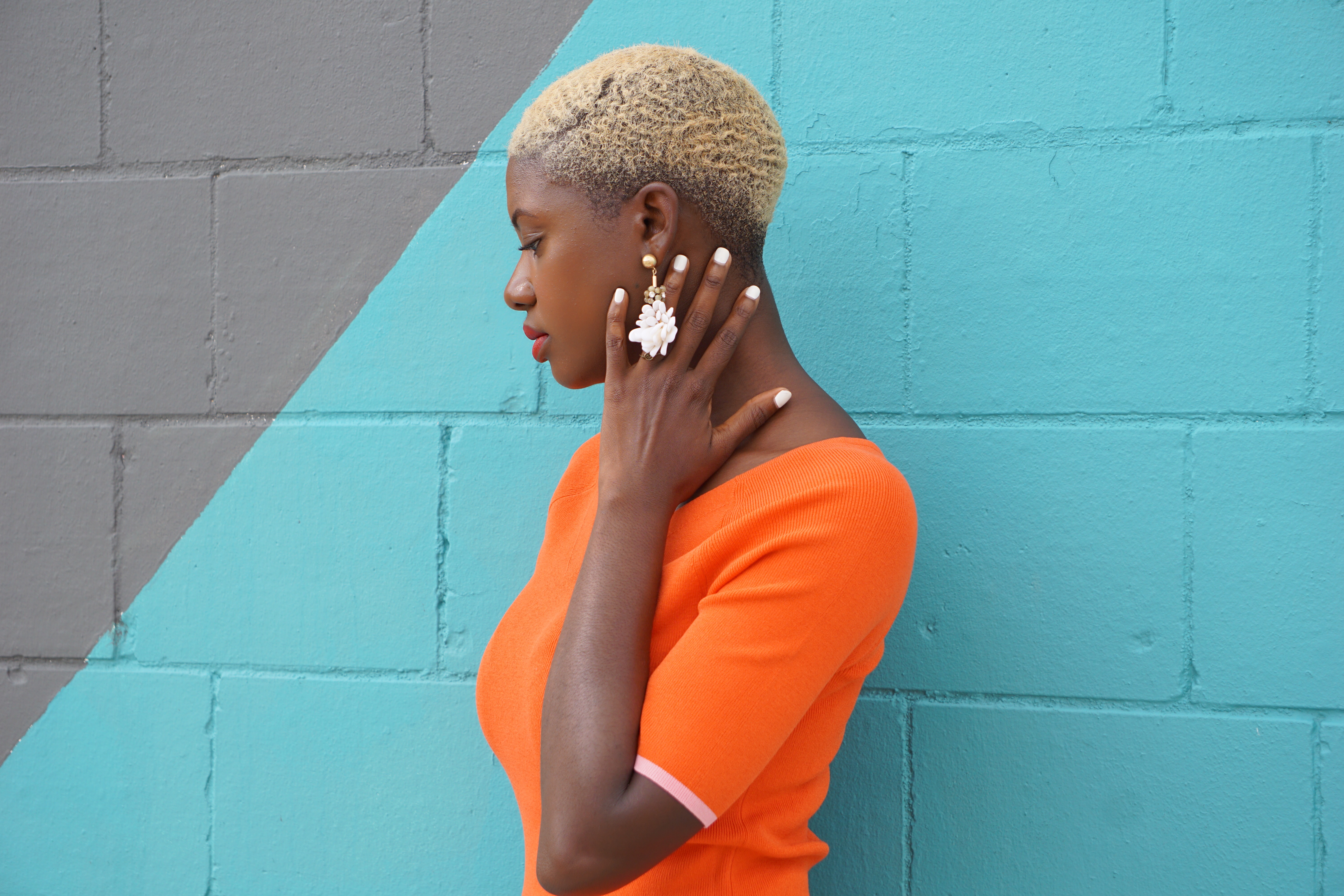 Ann Taylor, Short blonde hair, ootd, colorful bloggers, pop of color, statement earrings