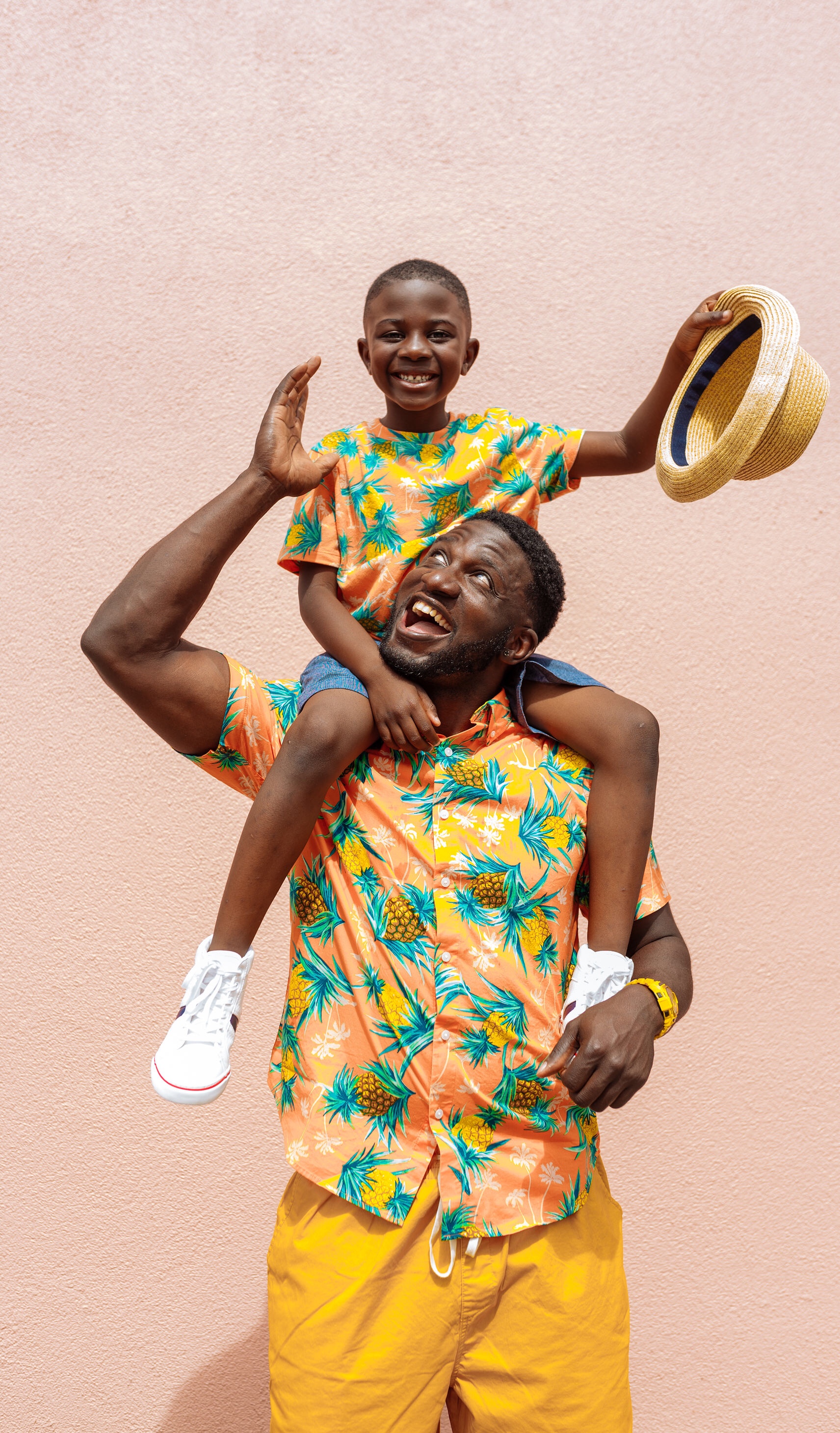 Father and son outfits, Father's Day Photo shoot, family photo shoot, black family photos, twinning father and son pineapple print, kids photo shoot, birthday pictures for kids, how to mix prints